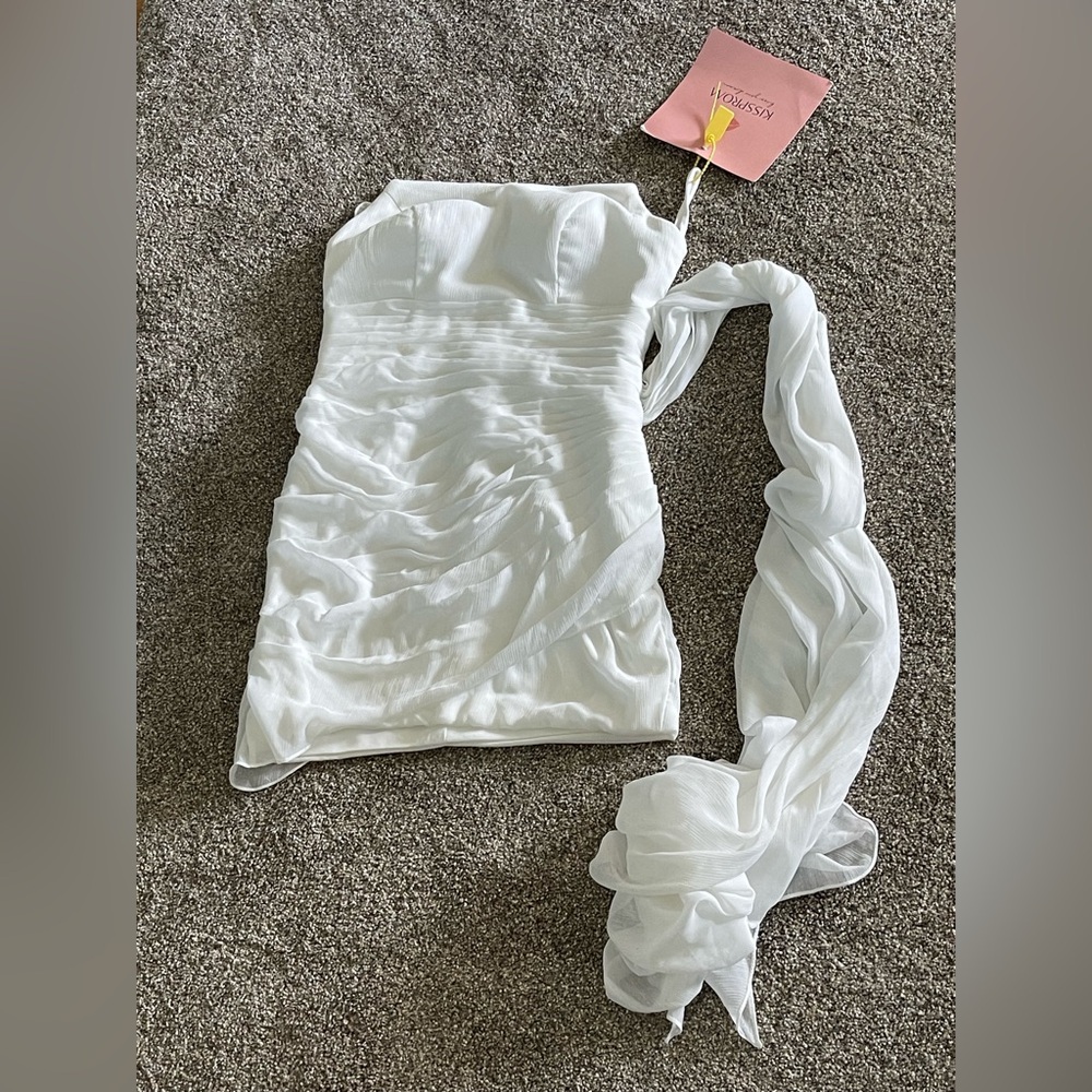 Elegant KISSPROM White Strapless Dress - NWT, size 6